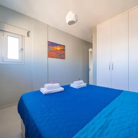 Majestic Sunset Salt Views 300m From Apartament Larnaca