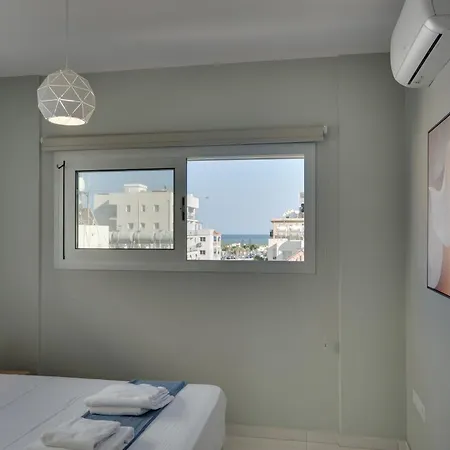 Majestic Sunset Salt Views 300m From Apartment Larnaca