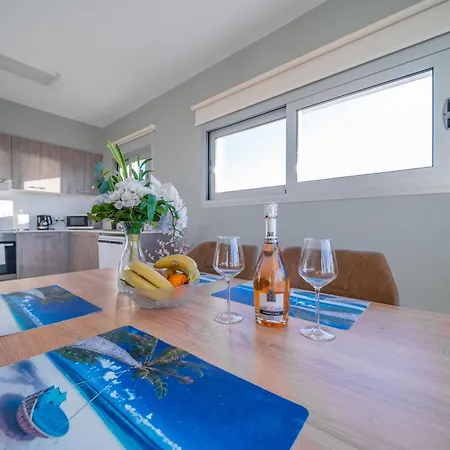 Majestic Sunset Salt Views 300m From * Larnaca