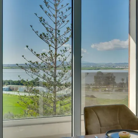 Majestic Sunset Salt Views 300m From * Lárnaka