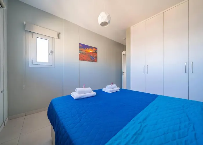 Majestic Sunset Salt Views 300m From Lägenhet Larnaca