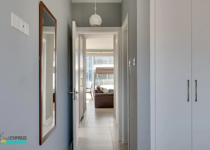 Majestic Sunset Salt Views 300m From Lägenhet Larnaca