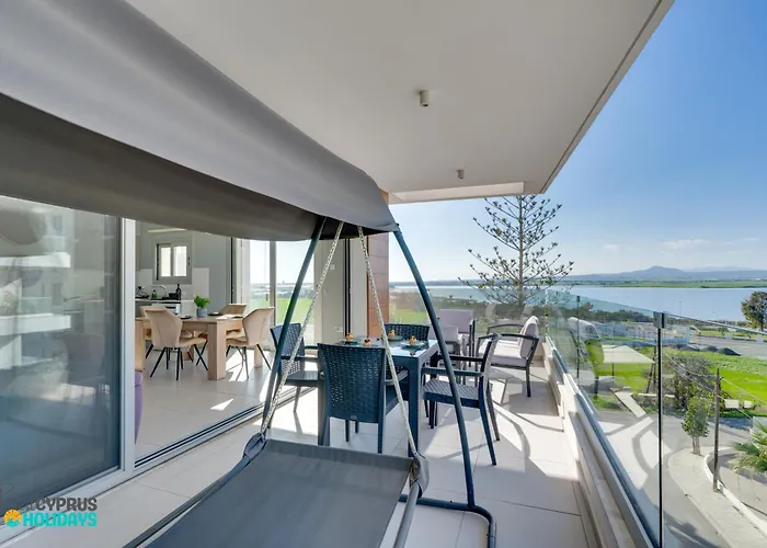 Majestic Sunset Salt Views 300m From Lägenhet Larnaca