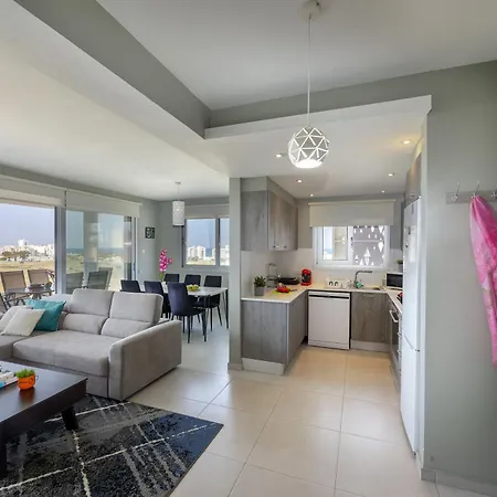 Majestic Sunset Salt Views 300m From Λάρνακα