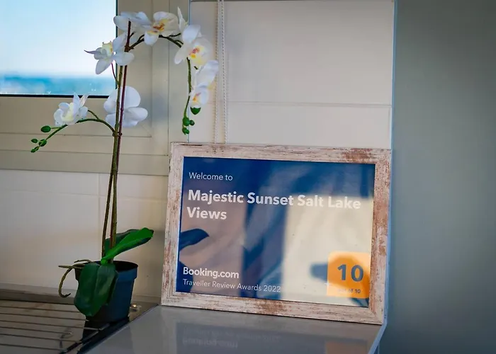 Majestic Sunset Salt Views 300m From アパート ラルナカ