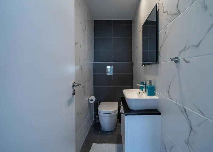 アパート Majestic Sunset Salt Views 300m From ラルナカ