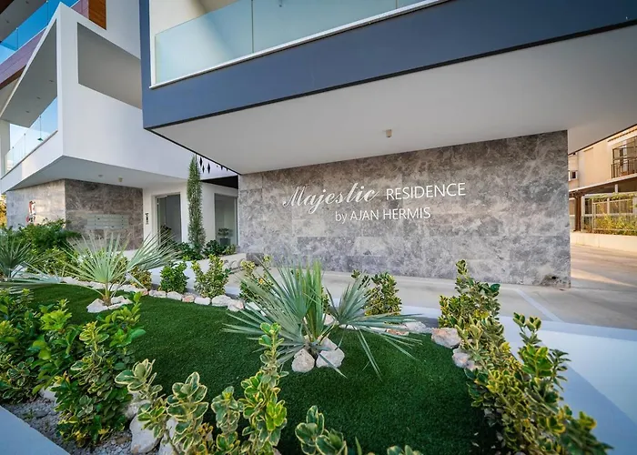 Majestic Sunset Salt Views 300m From * ラルナカ