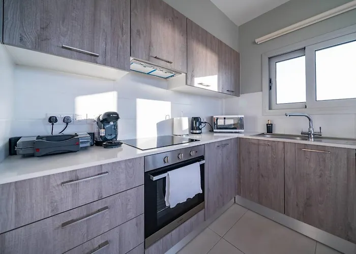 Majestic Sunset Salt Views 300m From アパート