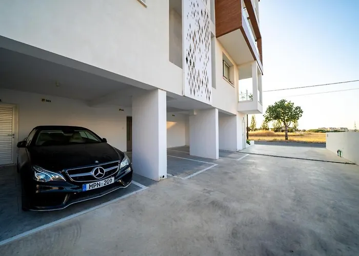 Majestic Sunset Salt Views 300m From * ラルナカ