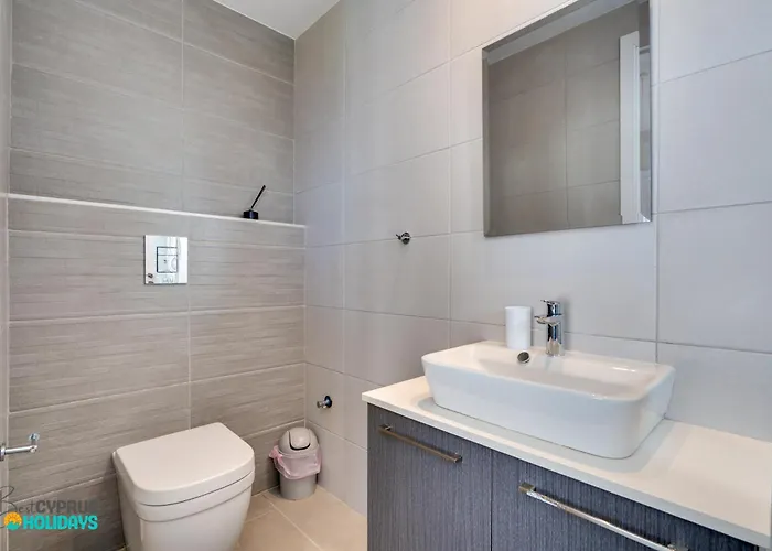 Majestic Sunset Salt Views 300m From ラルナカ