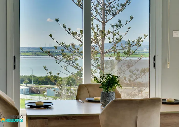 Majestic Sunset Salt Views 300m From * ラルナカ