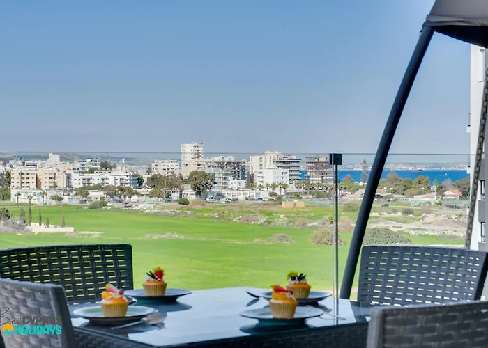 Majestic Sunset Salt Views 300m From * ラルナカ