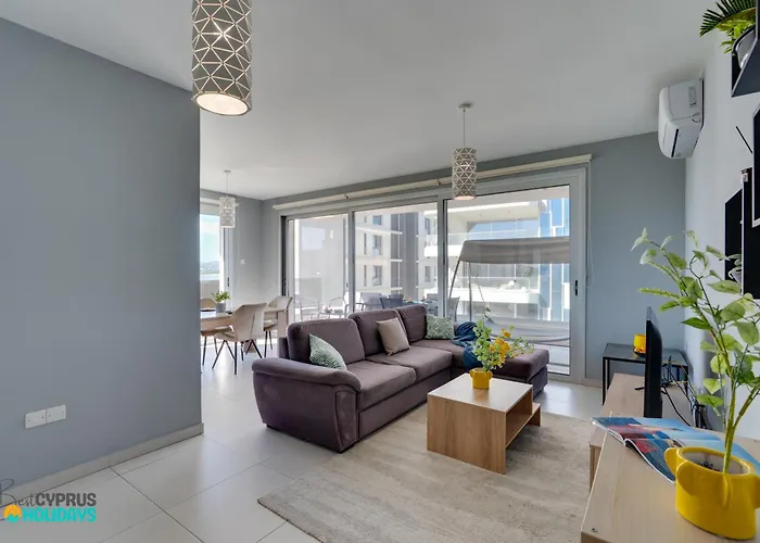 Majestic Sunset Salt Views 300m From * ラルナカ