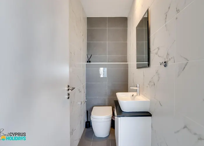 アパート Majestic Sunset Salt Views 300m From ラルナカ