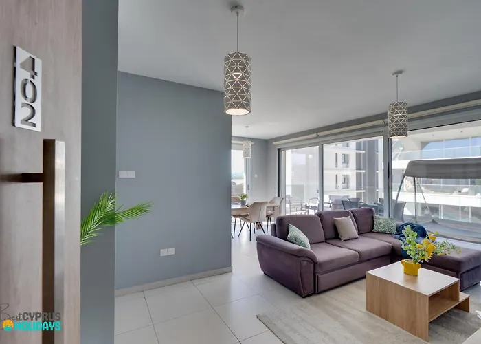 Majestic Sunset Salt Views 300m From ラルナカ