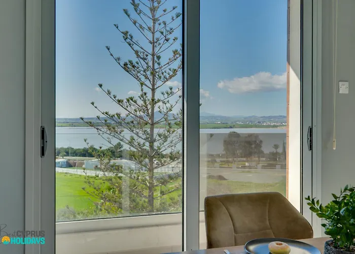 Majestic Sunset Salt Views 300m From * ラルナカ